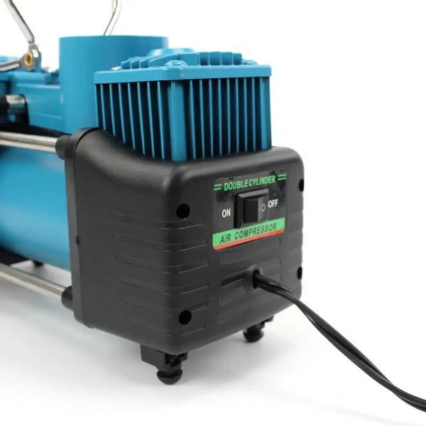Автомобильный компрессор AD 636060 2-поршневой 12V с набором инструментов для ремонта шин в кейсе, зелёный AD636060 фото