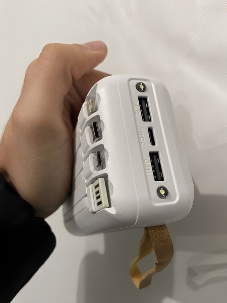 Повербанк Viaking 30000 mAh із сонячною панеллю, 4 кабелі, Портативний зарядний пристрій VIAK303 фото