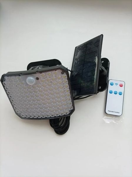 Светильник на солнечной батарее с датчиком движения Solar wall lamp BL-104-SMD SMD104 фото